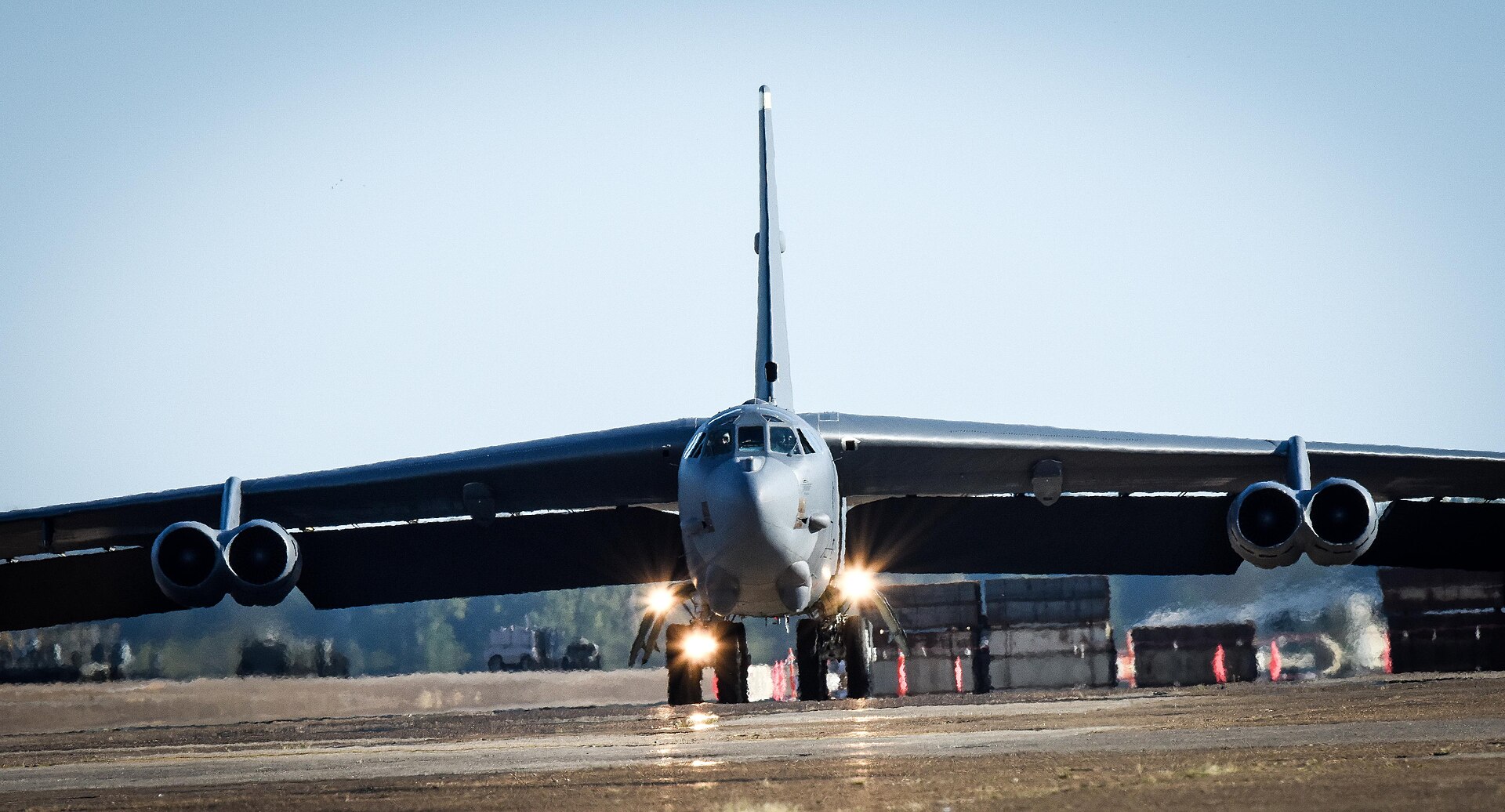 Bombardeiro B-52 na pista da base aérea de Barksdale
