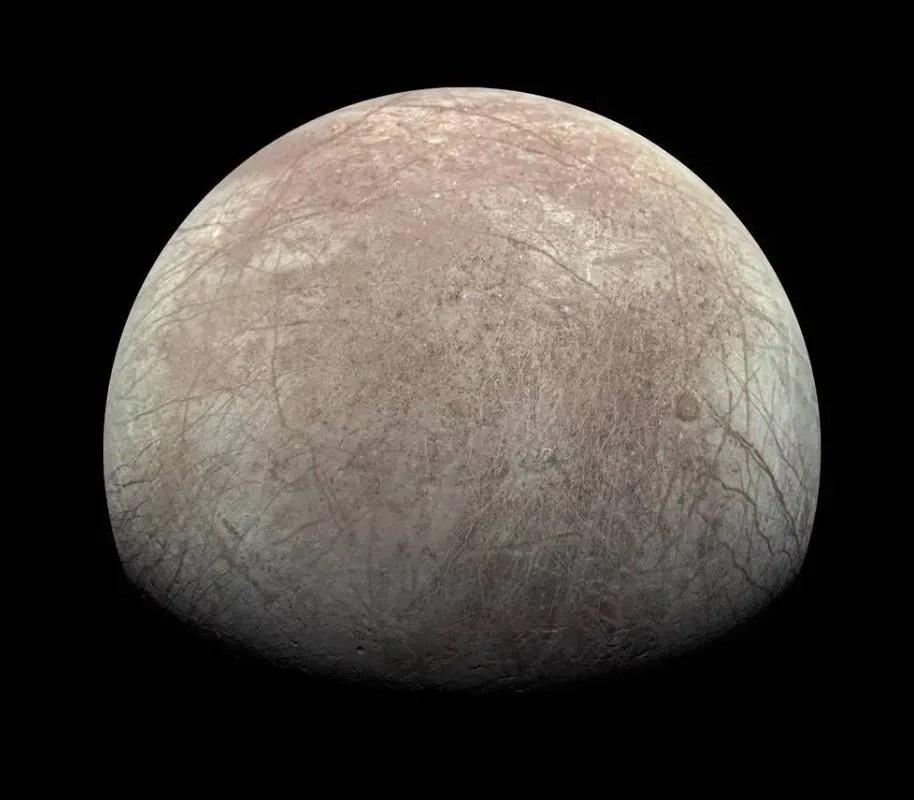 Europa, lua de Júpiter, fotografada pela JunoCam em setembro de 2022