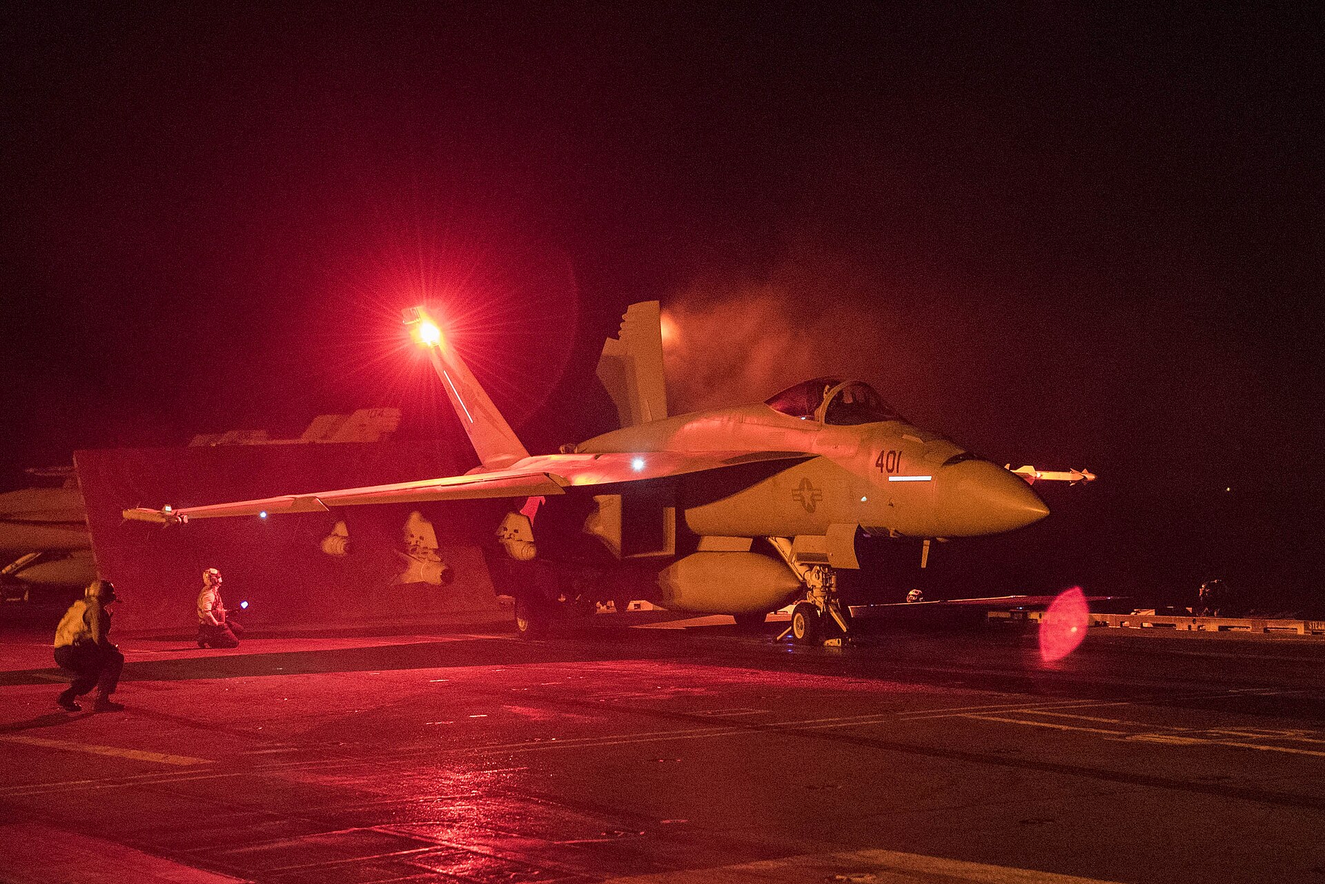 Caça F/A-18E Super Hornet no convés de porta-aviões
